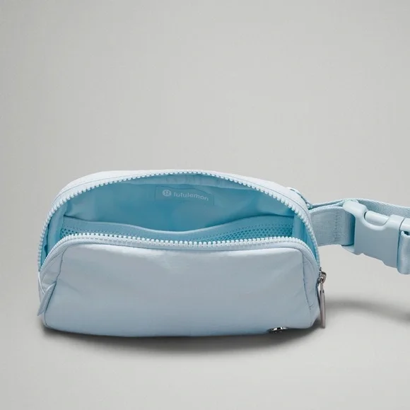 Brand New Lululemon Everywhere Belt Bag in Sky Blue - Picture 5 of 13